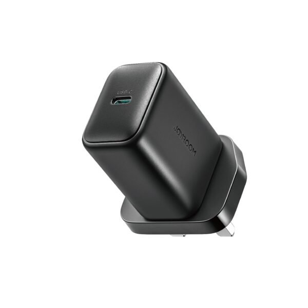 JOYROOM JR-TCF23 25W USB-C PD charger black UK Type-G plug